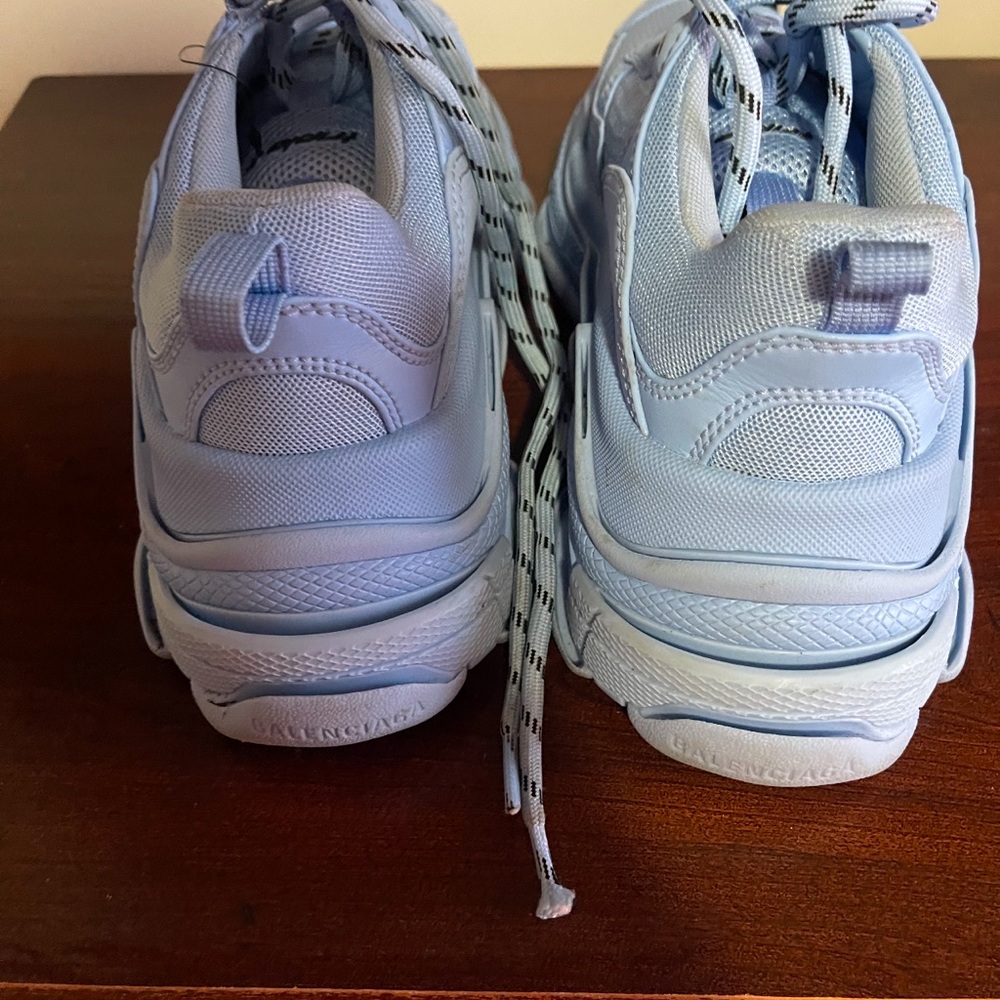 Trendy White Athletic Sneakers - Picture 4 of 4